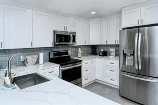 1255 E Peppertree Dr, Sarasota, FL 34242 - Photo 7