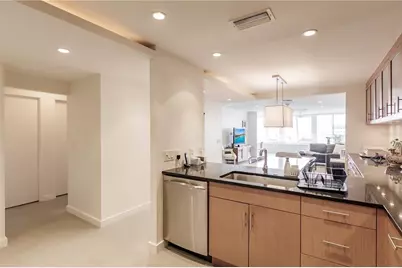 1200 E Peppertree Lane #402, Sarasota, FL 34242 - Photo 5