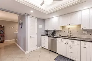 1200 E Peppertree Ln, Sarasota, FL 34242 - Photo 17