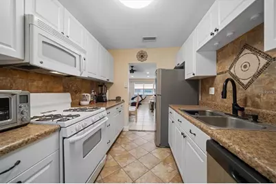 10038 62nd Terrace N #17, Saint Petersburg, FL 33708 - Photo 3