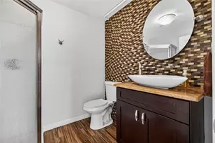 8880 Commodore Dr, Seminole, FL 33776 - Photo 43