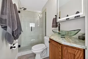 8880 Commodore Dr, Seminole, FL 33776 - Photo 31