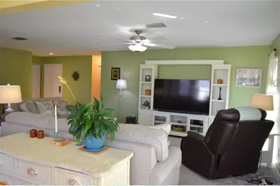 121 Fernwood Circle #121, Seminole, FL 33777 - Photo 9