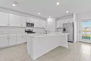 11628 Radiant Shore Loop, San Antonio, FL 33576 - Photo 3