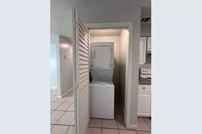 10407 N Jasmine Avenue #B, Tampa, FL 33612 - Photo 5