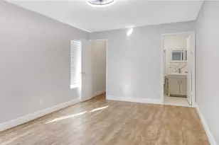 5698 38th Ave N, Saint Petersburg, FL 33710 - Photo 17