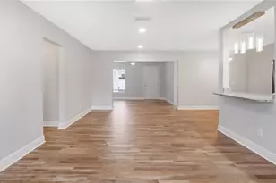 5698 38th Ave N, Saint Petersburg, FL 33710 - Photo 5