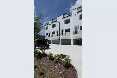 379 13th St N, Saint Petersburg, FL 33705 - Photo 25