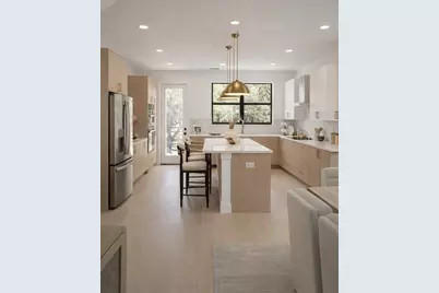 377 13th St N, Saint Petersburg, FL 33705 - Photo 11