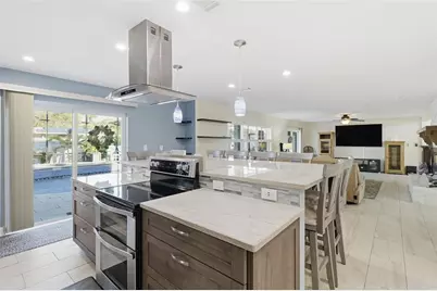 2551 Casilla Way S, Saint Petersburg, FL 33712 - Photo 3