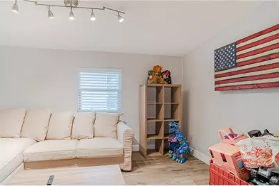 4105 W Bay Avenue, Tampa, FL 33616 - Photo 9