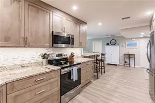 1200 E Peppertree Ln, Sarasota, FL 34242 - Photo 5