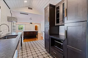 1610 14th St N, Saint Petersburg, FL 33704 - Photo 13