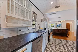 1610 14th St N, Saint Petersburg, FL 33704 - Photo 13