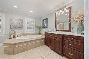 1006 Lake Cooper Dr, Lutz, FL 33548 - Photo 37