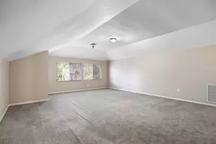 15239 Kestrelrise Dr, Lithia, FL 33547 - Photo 33
