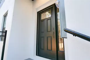 2118 4th St S, Saint Petersburg, FL 33705 - Photo 9
