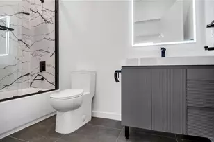 2118 4th St, Saint Petersburg, FL 33705 - Photo 15