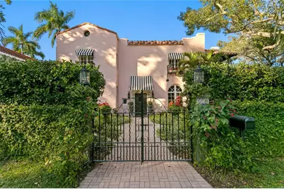 7211 3rd Avenue S, Saint Petersburg, FL 33707 - Photo 1