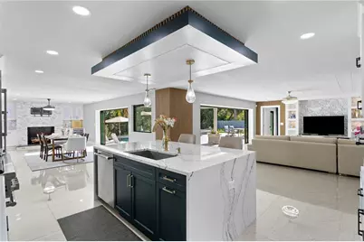 900 31st Avenue NE, Saint Petersburg, FL 33704 - Photo 3