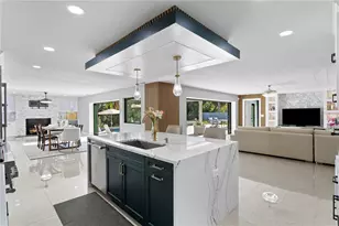 900 31st Ave NE, Saint Petersburg, FL 33704 - Photo 3