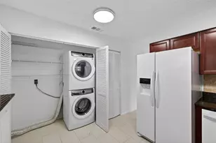 484 Santa Cruz Pl NE, Saint Petersburg, FL 33703 - Photo 13