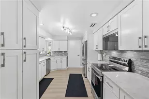 49 Valencia Cir, Safety Harbor, FL 34695 - Photo 5