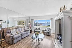 4550 Cove Cir, Saint Petersburg, FL 33708 - Photo 5