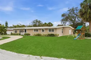327 Sunny Ln, Belleair, FL 33756 - Photo 53