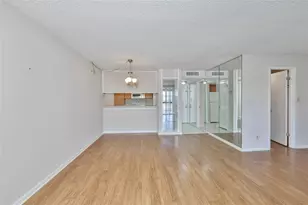 13626 Greenfield Dr, Tampa, FL 33618 - Photo 11