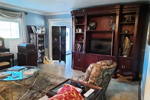 8602 Leighton Dr, Tampa, FL 33614 - Photo 9