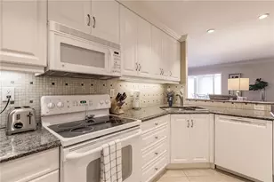 6052 W Peppertree Way, Sarasota, FL 34242 - Photo 17