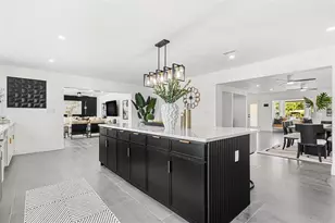 380 Colony Point Rd S, Saint Petersburg, FL 33705 - Photo 11