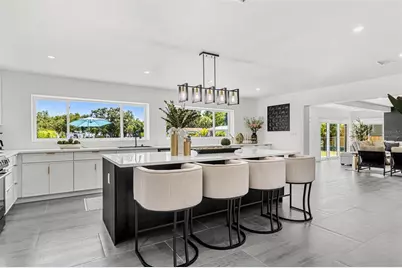 380 Colony Point Road S, Saint Petersburg, FL 33705 - Photo 13