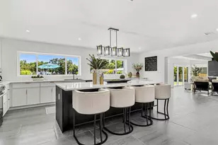 380 Colony Point Rd S, Saint Petersburg, FL 33705 - Photo 13