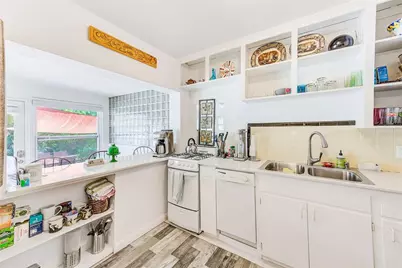 240-242 Mateo Way NE, Saint Petersburg, FL 33704 - Photo 9