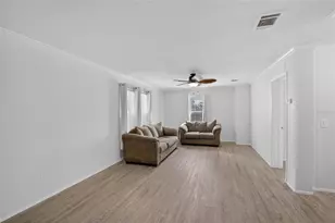 34543 Petunia Pl, Zephyrhills, FL 33541 - Photo 13