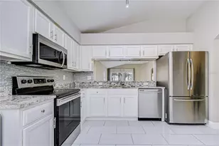 18109 Canal Pointe St, Tampa, FL 33647 - Photo 9