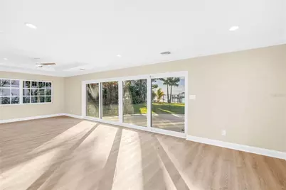 11 Brightwaters Circle NE, Saint Petersburg, FL 33704 - Photo 13