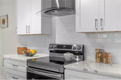 6604 Blue Heron Drive S, Saint Petersburg, FL 33707 - Photo 13