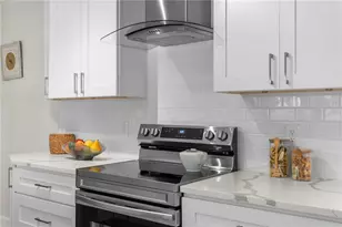 6604 Blue Heron Dr S, Saint Petersburg, FL 33707 - Photo 13