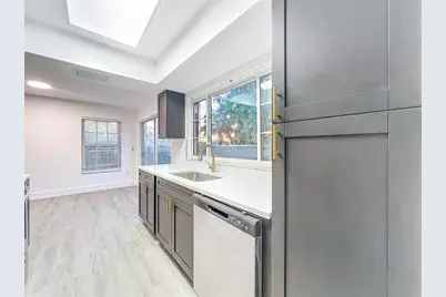 6233 Dewdrop Way, Tampa, FL 33617 - Photo 9