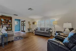 10099 Linden Pl Dr, Seminole, FL 33776 - Photo 9