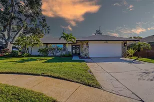 10099 Linden Pl Dr, Seminole, FL 33776 - Photo 1