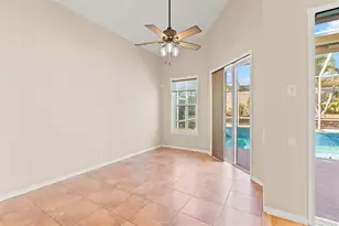 738 N Lake Blvd, Tarpon Springs, FL 34689 - Photo 9