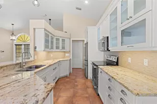 738 N Lake Blvd, Tarpon Springs, FL 34689 - Photo 11