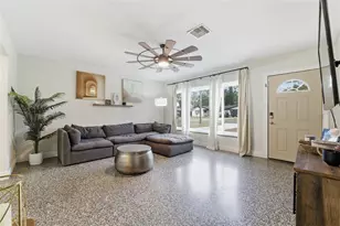 812 W 124th Ave, Tampa, FL 33612 - Photo 9