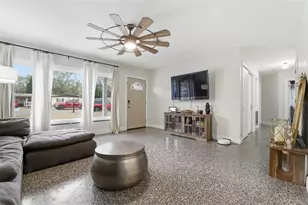 812 W 124th Ave, Tampa, FL 33612 - Photo 11