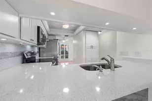 4750 Brittany Dr S, Saint Petersburg, FL 33715 - Photo 5