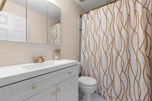 3852 Mandalay Dr, Saint Petersburg, FL 33705 - Photo 15